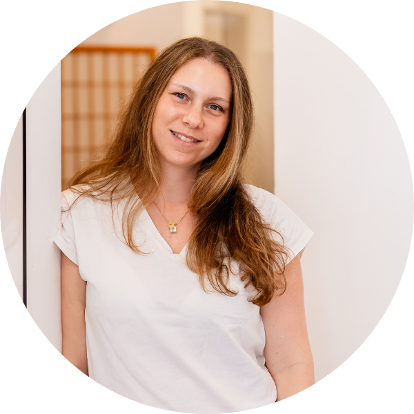 דניאל (דני),  פיזיותרפיסטית אינטגרטיבית בגישת גוף-נפש, חלק מצוות נקודת חיבור, טיפול בפציעות ספורט