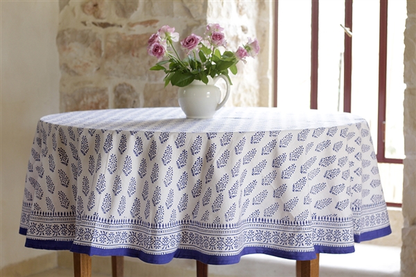 Round tablecloth