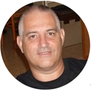 מייסד המכללה והמרצה יורם חן