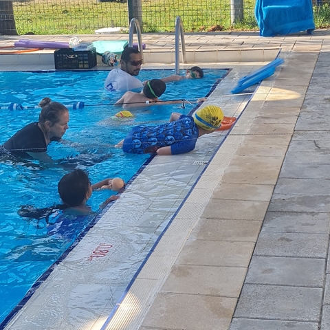 🏊‍♀️ קורס יסודות שחייה