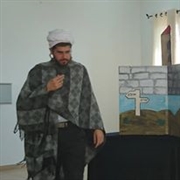 ההצגה נוגעת בסיטואציות מעולם הילדים, ושוזרת בתוכה סיפורי צדיקים