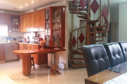 יפהפייה ומוארת עם זכויות הרחבה