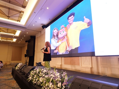 קומה אחת מעל עצמי / טלי ורסנו