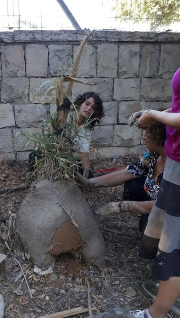בפעילות ובעשייה