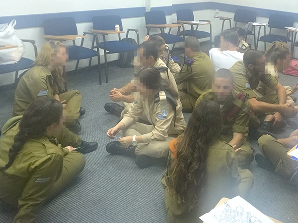 חיילים
