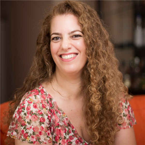 מיכל בן-ארי, מומחית לתהליכי ת​ודעה למימוש אימהות בעלת הקליניקה "הורים נולדים"