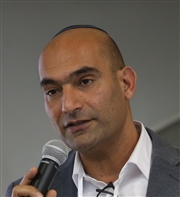 ארז לוי,  מנכ"ל המרכז הישראלי לרכש, בעל 25 שנות ניסיון בניהול משאים ומתנים גלובאליים