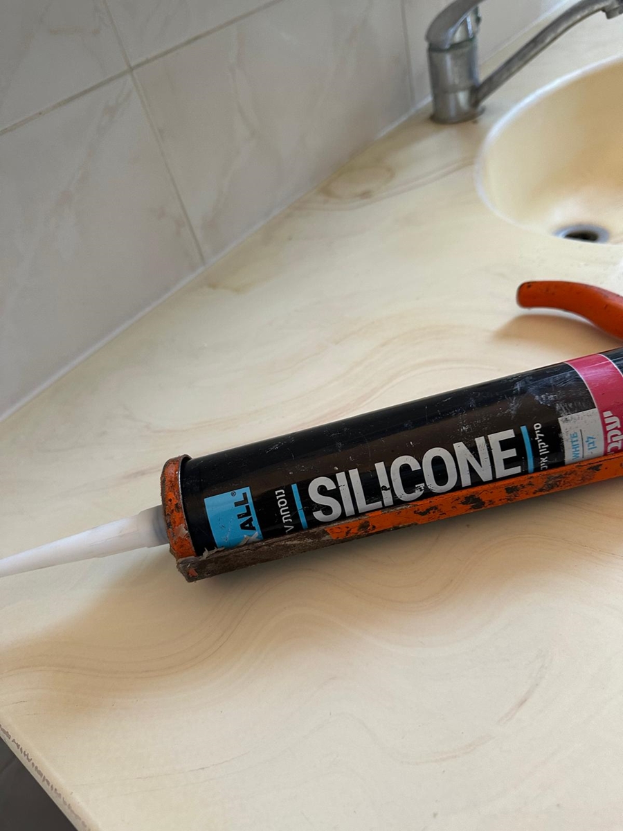 שלט כניסה לבית מעוצב מאפוקסי בשילוב עץ זית