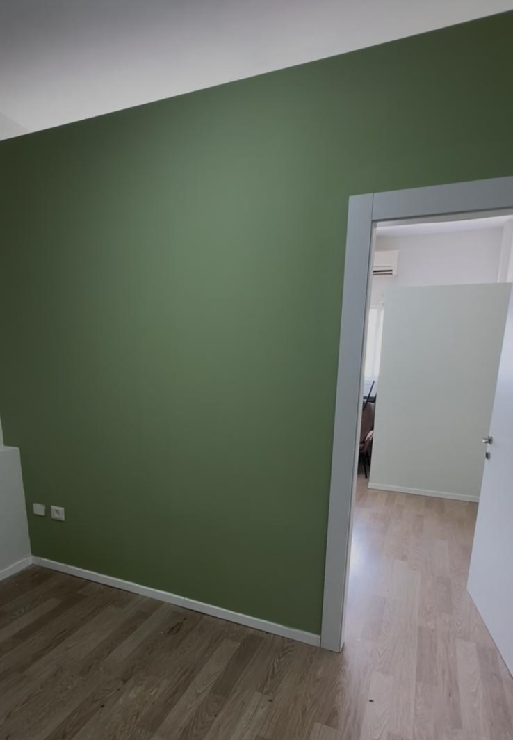 צביעת קיר כח ירוק