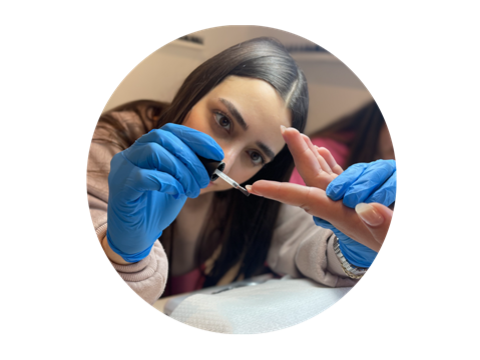 מניקוריסטית מתחילה