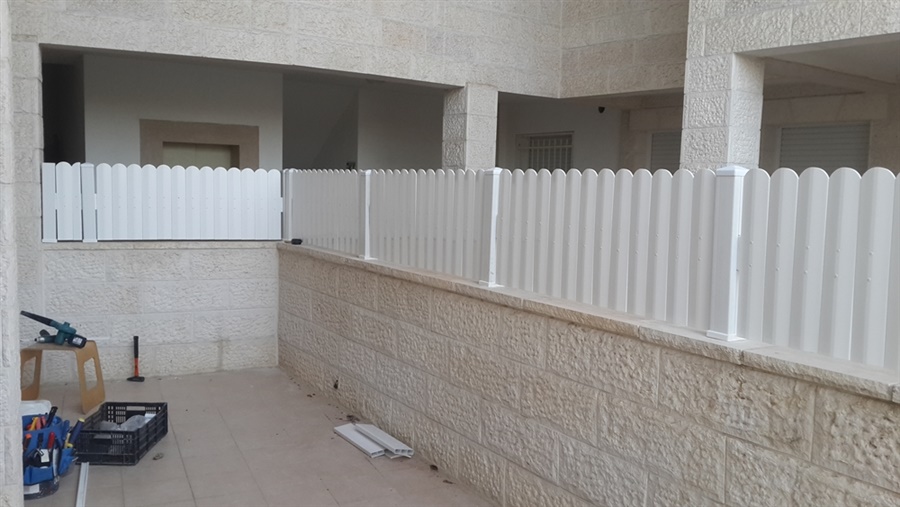 גדרות PVC - גדר מפלסטיק לגינה