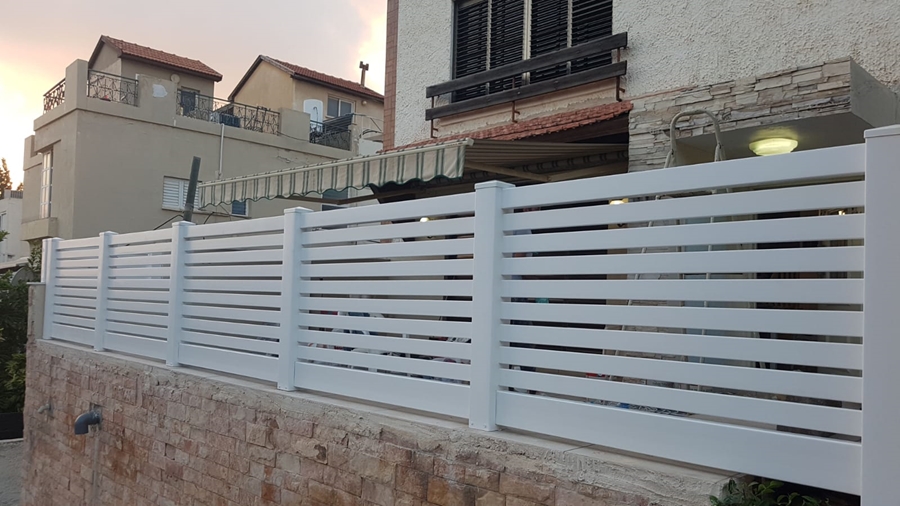 גדרות לגינה, גדרות PVC, גדרות פלסטיק לחצר | THINK FENCING ישראל