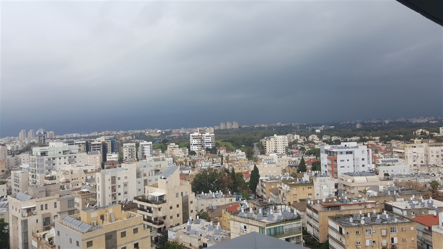 נוף לים הנשקף ממרפסת השמש
