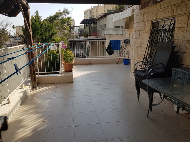 למכירה בארמון הנציב /במדורגי אדם