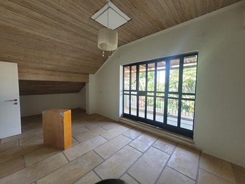 למכירה קוטג' בבת חפר