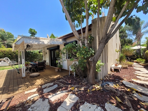 למכירה קוטג' בבת חפר