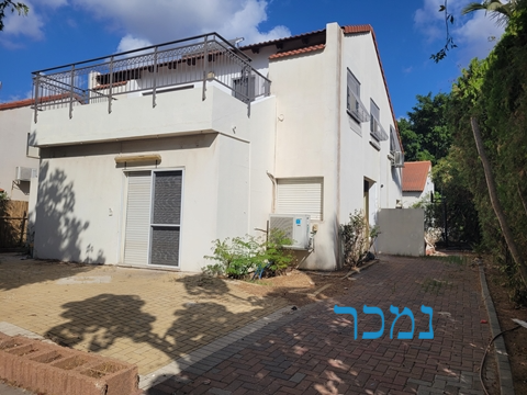 למכירה קוטג' בבת חפר