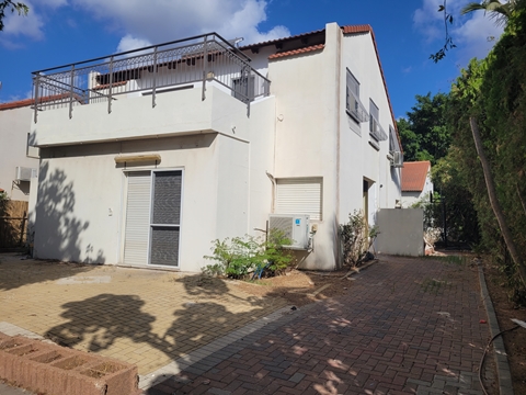 למכירה קוטג' בבת חפר