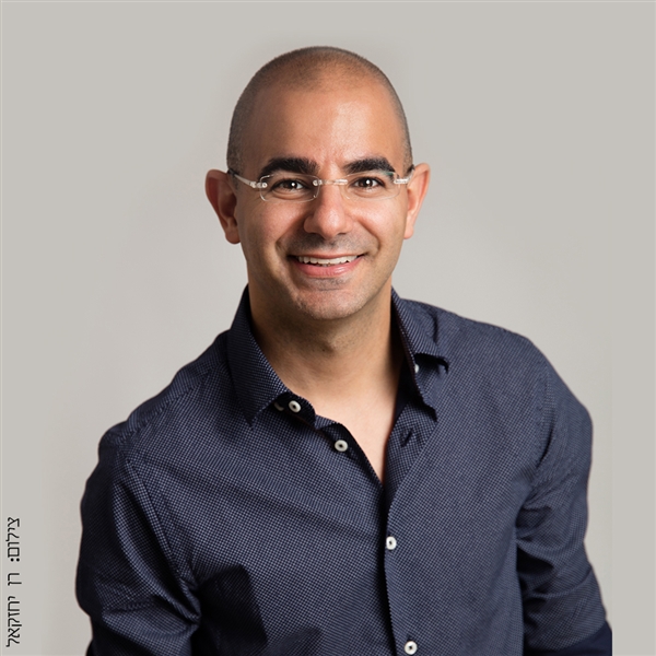 ערב סטנדאפ עם מני עוזרי