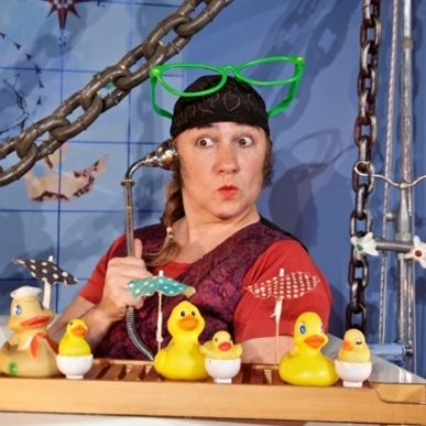 תיאטרון הקרון מציג: "פיראט באמבט"